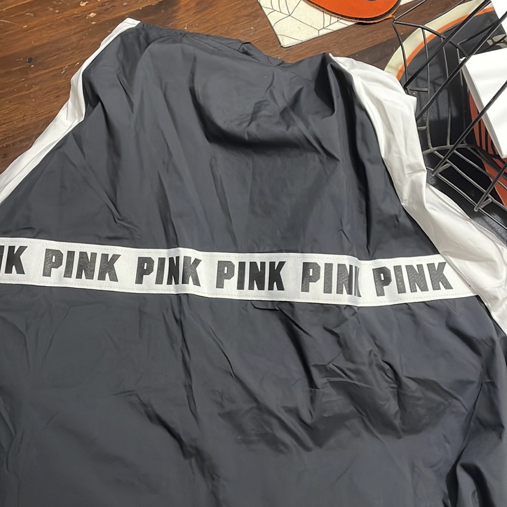 Windbreaker - Picture 5 of 7
